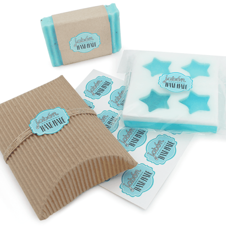 En Gran Velada puedes comprar pegatinas para packaging de jabones, como este modelo hand made. Amplio catálogo de pegatinas. Env