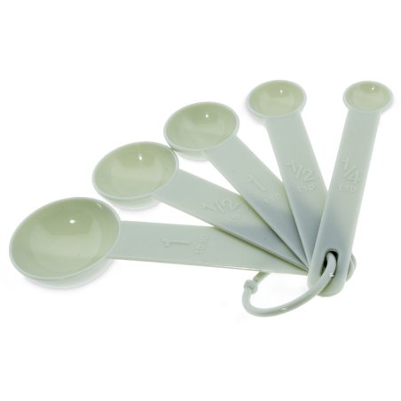 En Gran Velada puedes comprar un completo set medidor de 5 tazas y cucharas para medir desde 1 a 200 g. Son de plástico. Enví­os