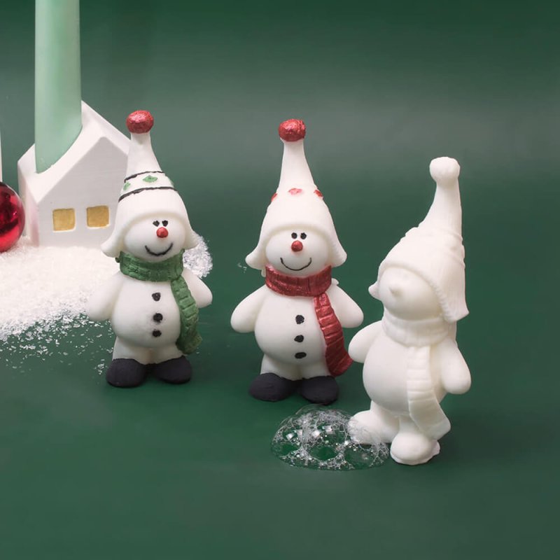 Descubre en Gran Velada moldes de silicona para jabones y velas, como el adorable modelo de muñeco con gorrito. ¡Amplio catálogo