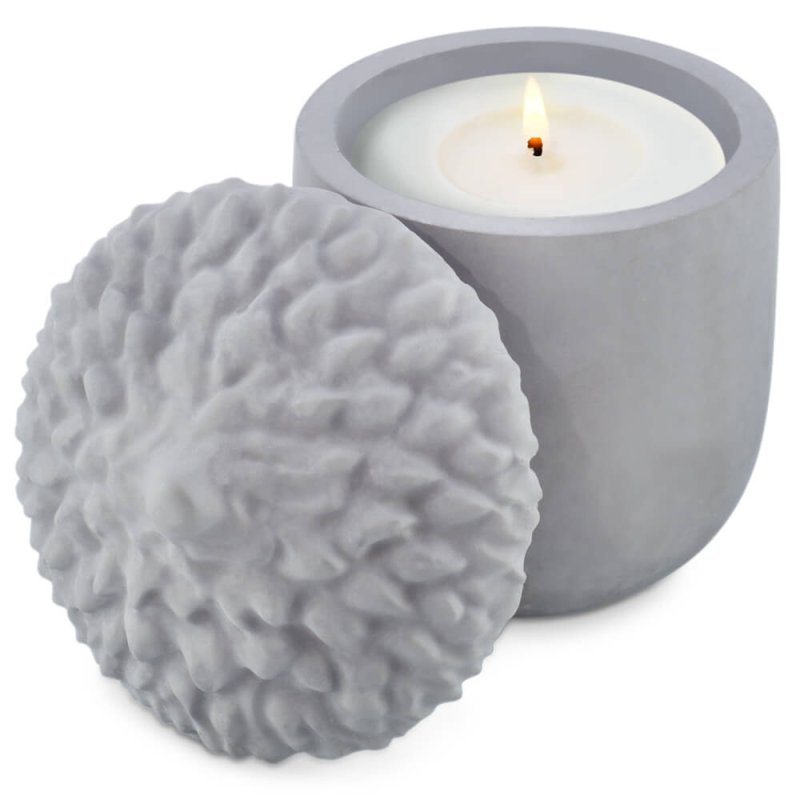 En Gran Velada puedes comprar moldes de silicona para hacer recipientes con tapa para velas, como este de bellota. ¡Fácil de usa