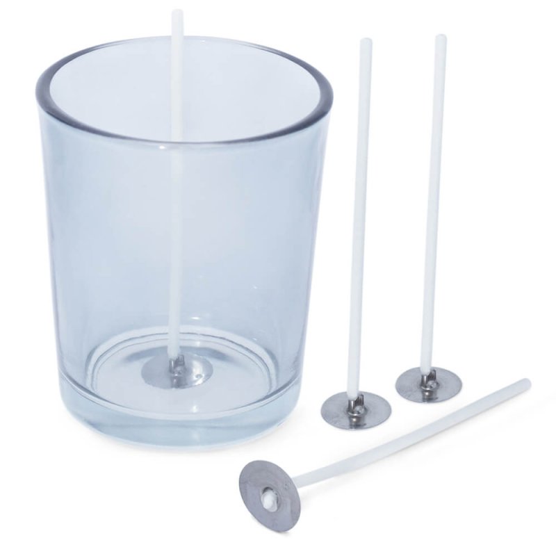 En Gran Velada puedes comprar mechas enceradas de 8 cm de largo + portamechas, ideales para hacer velas en recipiente. ¡Fáciles 