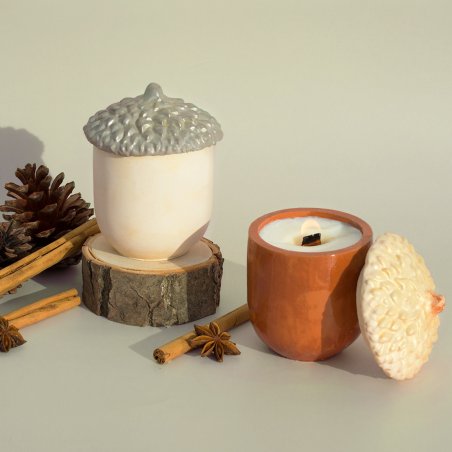 En Gran Velada puedes comprar moldes de silicona para hacer recipientes con tapa para velas, como este de bellota. ¡Fácil de usa