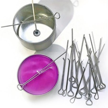 Descubre soporte para mechas de metal en Gran Velada. Práctico y duradero, ideal para velas caseras. Facilita la colocación de l