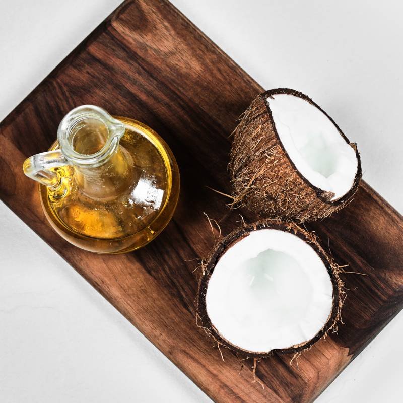 Aceite de coco fraccionado, ideal para hidratar la piel y acondicionar el cabello. Resistente a la oxidación. ¡Compra ya con env