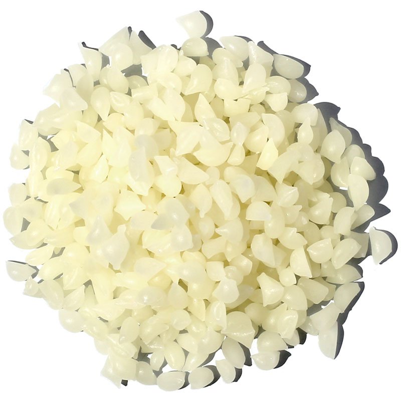 Cera alba pura utilizada como emulsionante natural para dar consistencia a los cosméticos, es un buen emoliente que hidrata y pr