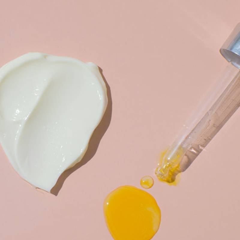 Hacer tu propia crema facial antiedad en casa te resultara muy sencillo con este kit de Gran Velada. Incluye los materiales y la