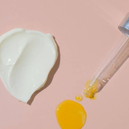 Hacer tu propia crema facial antiedad en casa te resultara muy sencillo con este kit de Gran Velada. Incluye los materiales y la