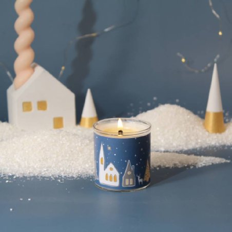 Descubre nuestro completo kit navideño para crear velas decoradas con facilidad. ¡Con receta, materiales y adorables pegatinas! 
