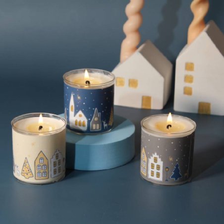 Descubre nuestro completo kit navideño para crear velas decoradas con facilidad. ¡Con receta, materiales y adorables pegatinas! 
