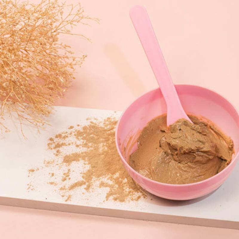 Kit básico con 2 ingredientes y los utensilios para hacer mascarillas de arcilla bentonita en casa. ¡Muy fácil de usar! A la ven
