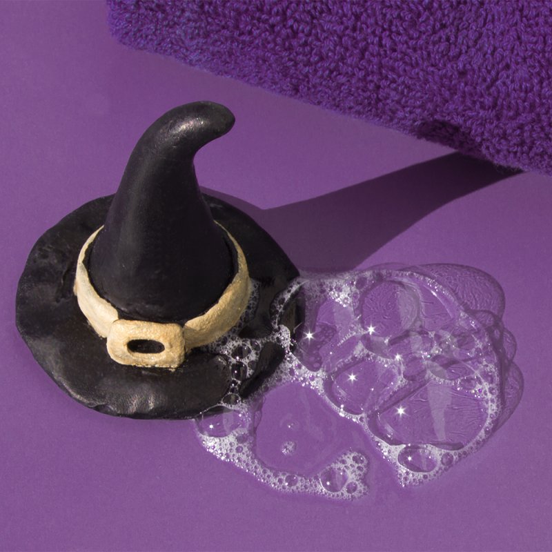En Gran Velada puedes comprar moldes de silicona para hacer manualidades de Halloween, como este en forma de sombrero de bruja. 