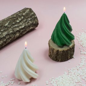 Kit pour faire 2 bougies en forme de petit sapin de Noël. Matériel et instructions