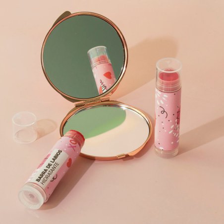 Con este kit de Gran Velada aprenderás como hacer barra de labios casera. Incluye ingredientes y receta paso a paso. Facil de us
