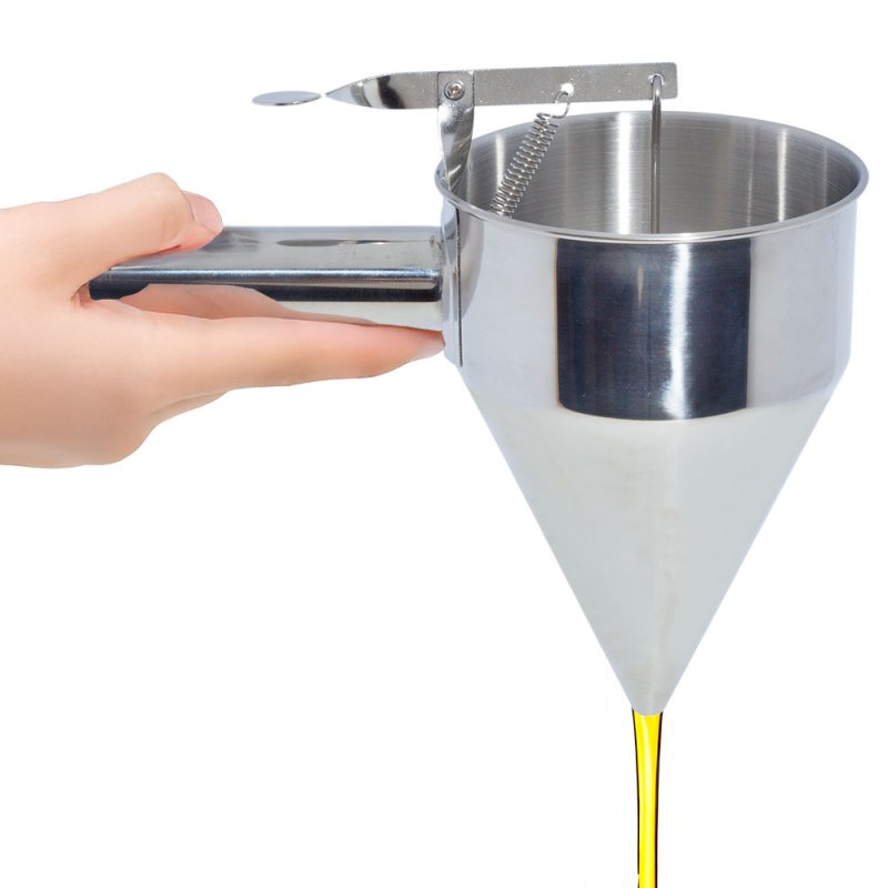 Descubre el embudo grande de metal para envasar en Gran Velada. Resistente y práctico, ideal para jabones líquidos, velas y crem