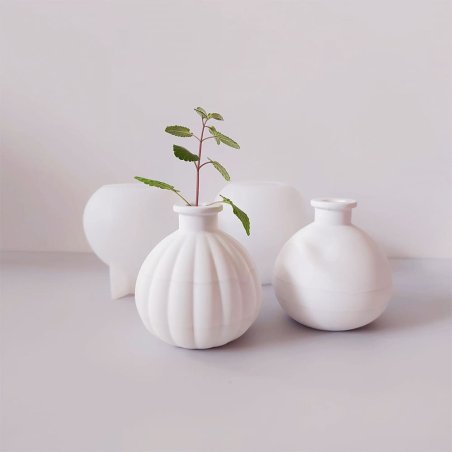 Crea floreros minimalistas con el molde jarroncito liso. Silicona flexible y antiadherente, ideal para resina, cemento o escayol