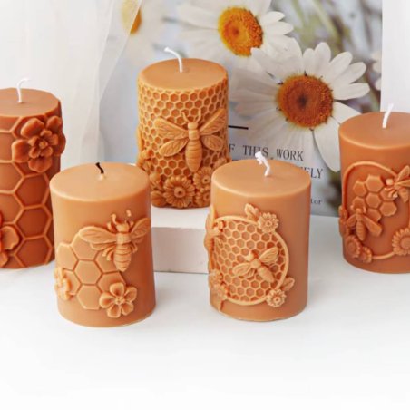 Descubre el molde vela cilíndrica abeja y flores en Gran Velada. Ideal para crear velas decorativas con un toque natural. ¡Compr