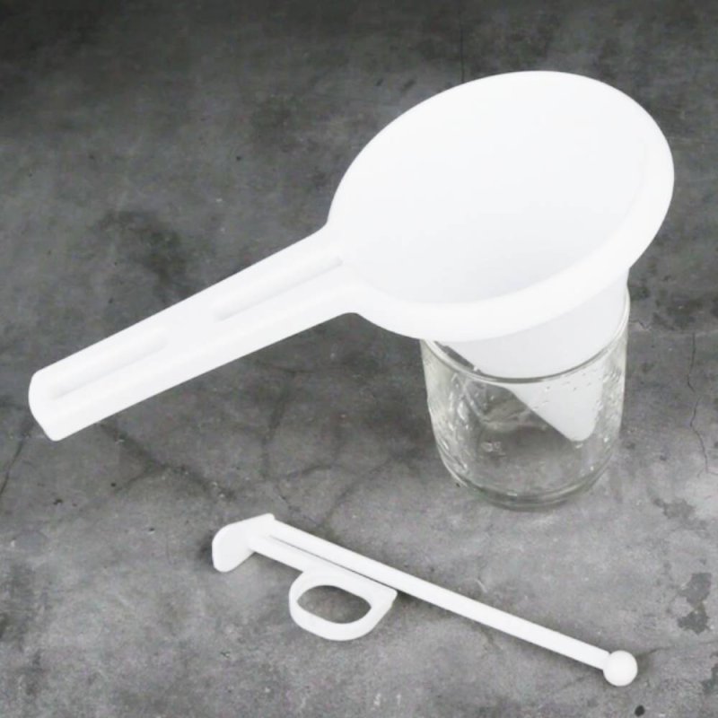 Vierte con precisión cera, jabón o cremas con el embudo para colada. Con palanca de control y diseño resistente. ¡Imprescindible
