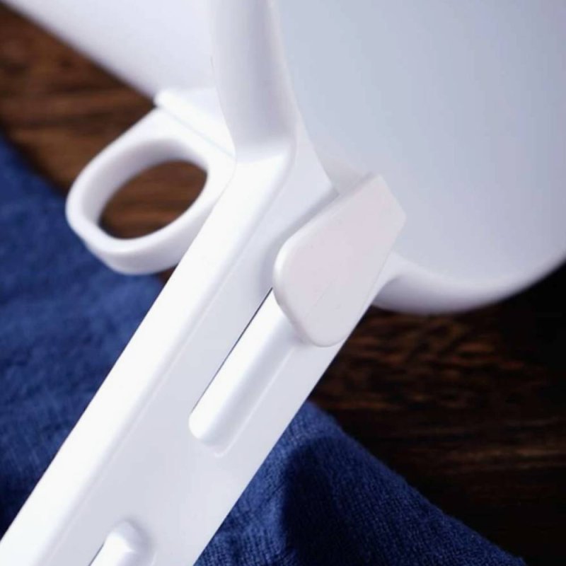 Vierte con precisión cera, jabón o cremas con el embudo para colada. Con palanca de control y diseño resistente. ¡Imprescindible