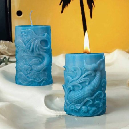 Crea velas temáticas con el molde cirio marino. Diseño con relieves de olas y cola de sirena. Silicona flexible y antiadherente 