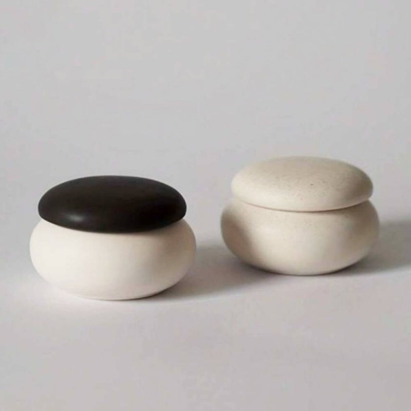 Crea recipientes para velas con el molde sencillo con tapa. Silicona flexible y antiadherente, ideal para cemento, resina, y yes