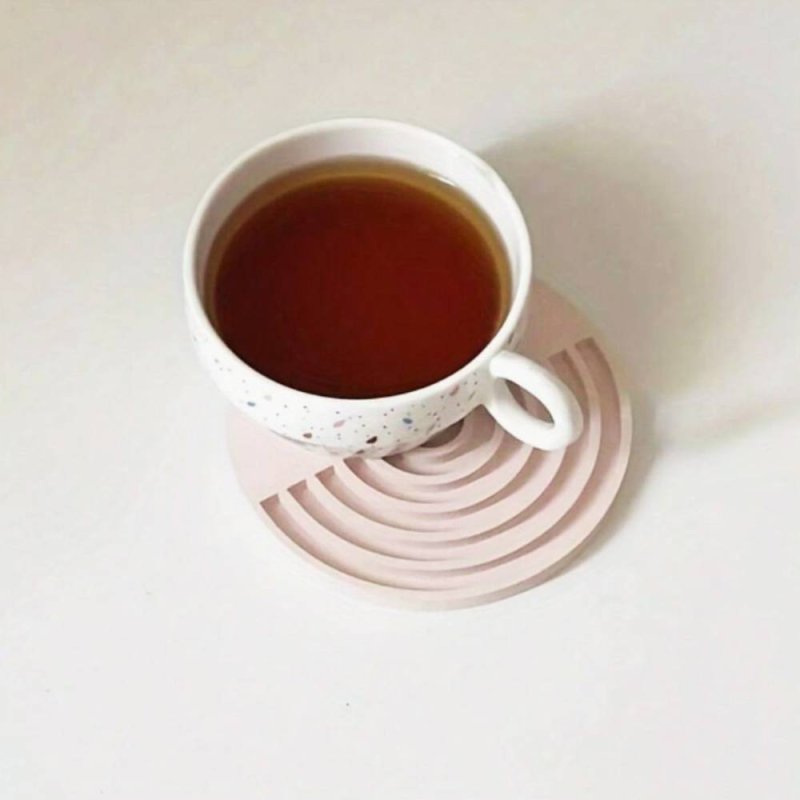 Crea posavasos elegantes con el molde posavasos media luna con rayas. Silicona flexible y antiadherente, ideal para cemento, res