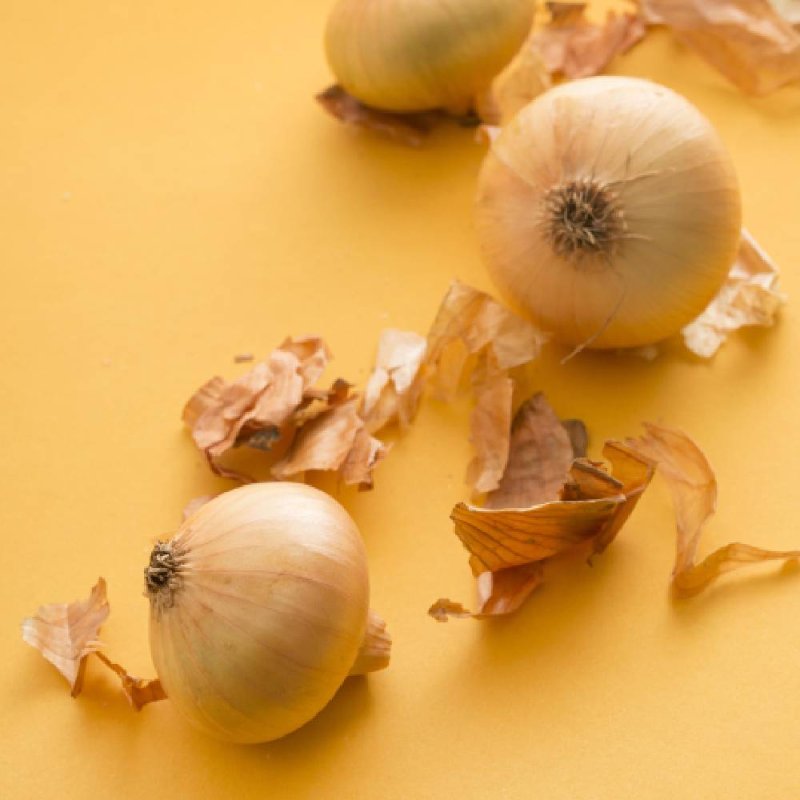 Cebolla en escamas 100% natural. Purificante y revitalizante, ideal para mascarillas y champús caseros. ¡Compra en Gran Velada! 