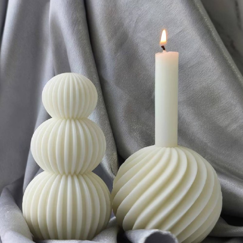 Molde para velas de 3 esferas estriadas. Diseño moderno y fácil de desmoldar. Ideal para centros de mesa. ¡Haz tus velas en Gran