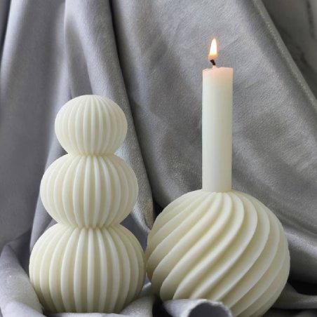 Molde para velas de 3 esferas estriadas. Diseño moderno y fácil de desmoldar. Ideal para centros de mesa. ¡Haz tus velas en Gran
