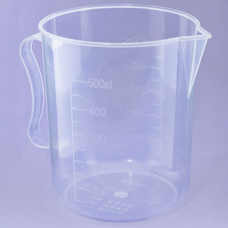 Jarra medidora 500 ml con pico y asa. Graduada 100–500 ml y 500 g, apta para microondas y 100% reciclable. Ideal para cremas, ja