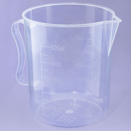 Jarra medidora 500 ml con pico y asa. Graduada 100–500 ml y 500 g, apta para microondas y 100% reciclable. Ideal para cremas, ja