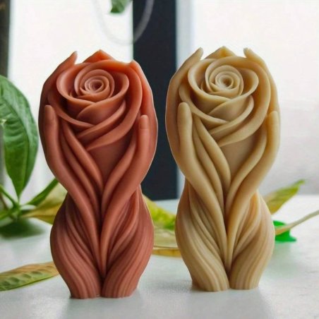 Vela decorativa con forma de rosa protegida por manos. Molde detallado, ideal para regalos simbólicos o decoración. - Cómo hacer