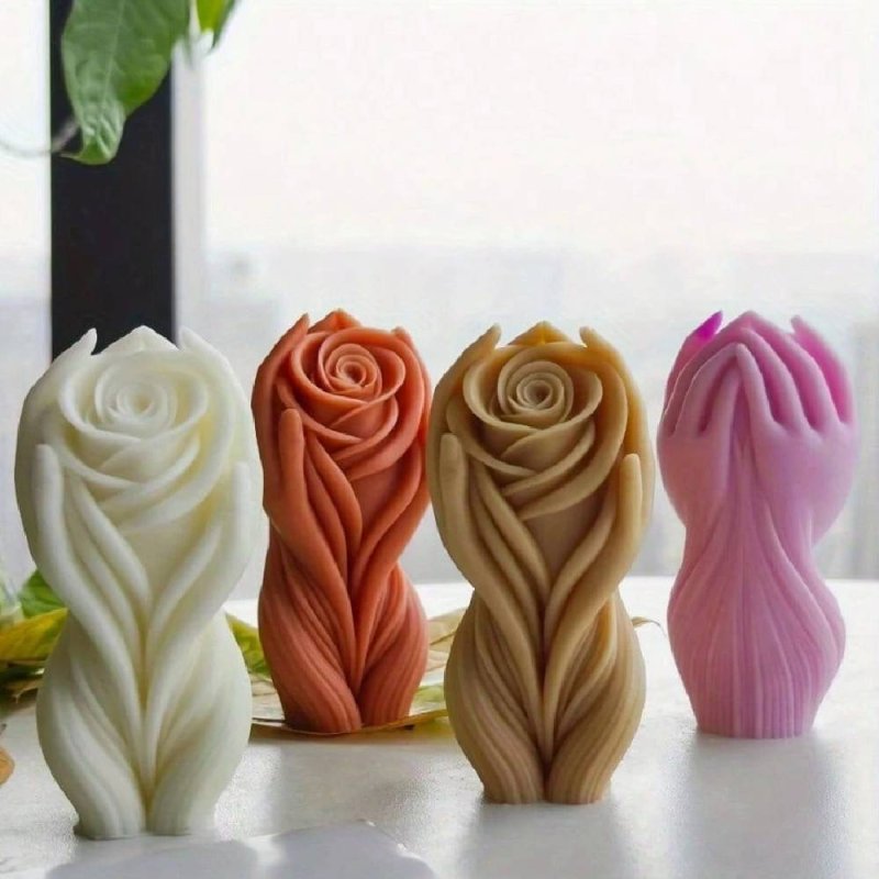 Vela decorativa con forma de rosa protegida por manos. Molde detallado, ideal para regalos simbólicos o decoración. - Cómo hacer