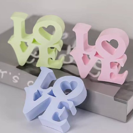 Molde de silicona LOVE flexible y antiadherente. Ideal para crear figuras decorativas con cemento de colores o resina. ¡Compra e