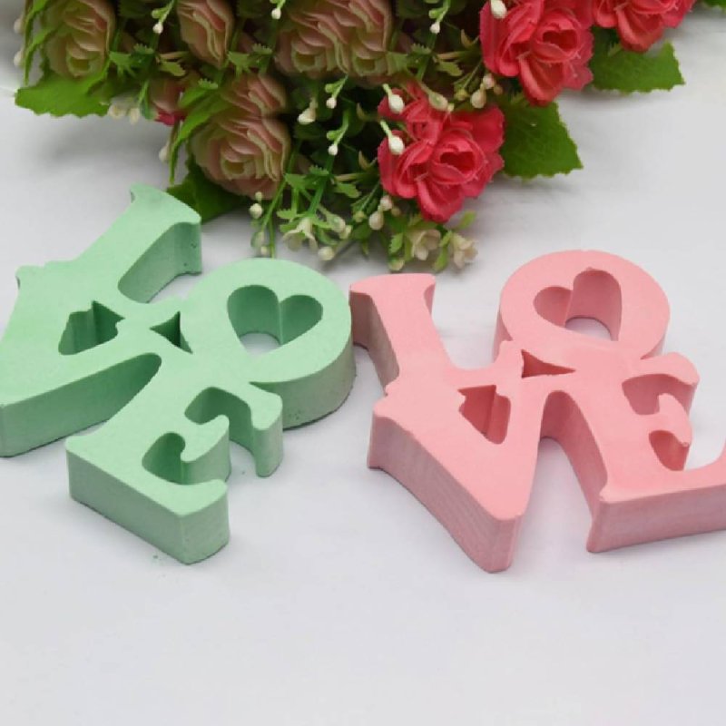 Molde de silicona LOVE flexible y antiadherente. Ideal para crear figuras decorativas con cemento de colores o resina. ¡Compra e