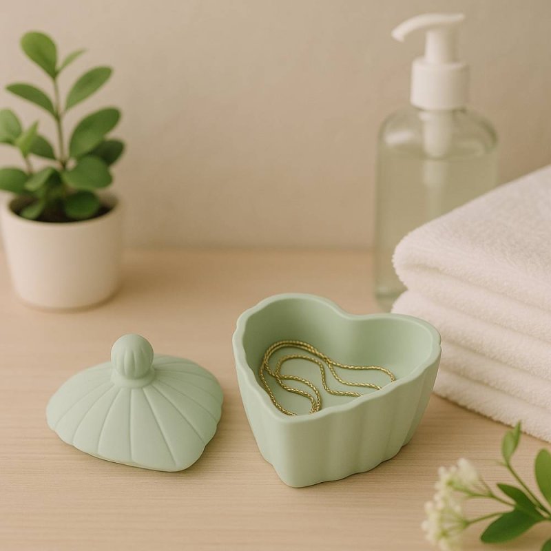 Haz velas con estilo romántico usando este molde en forma de corazón. Ideal para cemento, escayola o resina. ¡Compra online en G