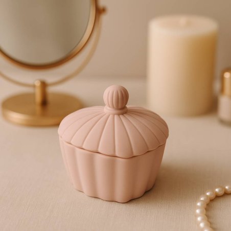 Haz velas con estilo romántico usando este molde en forma de corazón. Ideal para cemento, escayola o resina. ¡Compra online en G