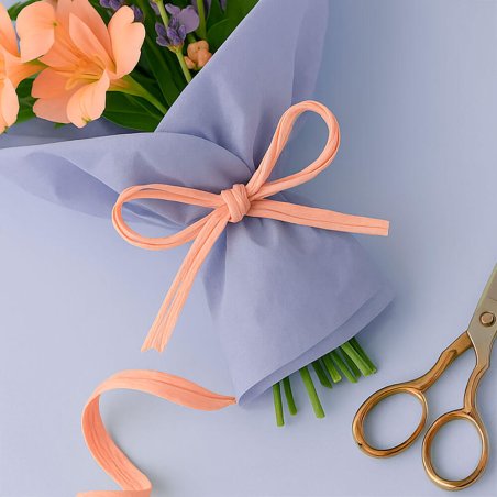 Rollo de cinta de rafia rosa palo, para hacer lazos, decorar regalos, personalizar detalles de invitados. De venta en Gran Velad