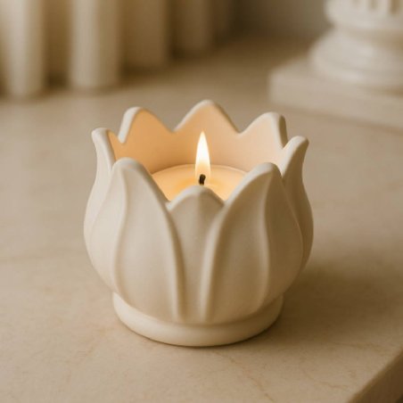 Haz recipientes para velas con el molde tulipán de Gran Velada. Silicona flexible, fácil de desmoldar, ideal para cemento, resin
