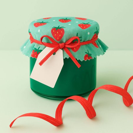 Rollo de cinta de rafia de color rojo, perfecta para hacer coquetos lazos, decorar regalos y detalles de comunion. Puedes compra