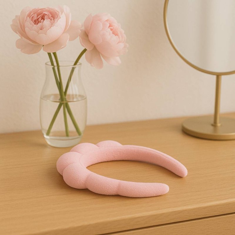 Diadema rosa suave y elástica para sujetar el cabello durante la limpieza facial, maquillaje o tratamientos de spa. Cómoda, lige