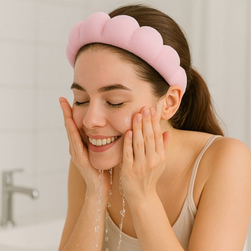 Diadema rosa suave y elástica para sujetar el cabello durante la limpieza facial, maquillaje o tratamientos de spa. Cómoda, lige