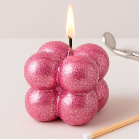 En Gran Velada puedes comprar barniz para velas. Amplio surtido de colores, como este rosa con destellos de purpurina. Facil de 