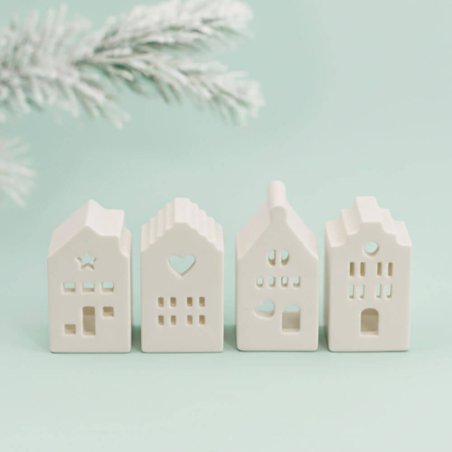 Molde de silicona con 4 casitas navideñas decoradas. Ideal para hacer figuras con cera, jabón o cemento. Flexible, reutilizable 