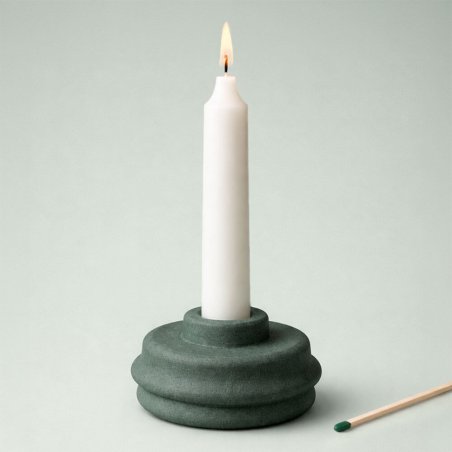 Crea portavelas elegantes con este molde candelabro de silicona. Ideal para cemento, resina o escayola. Fácil de usar y con desm
