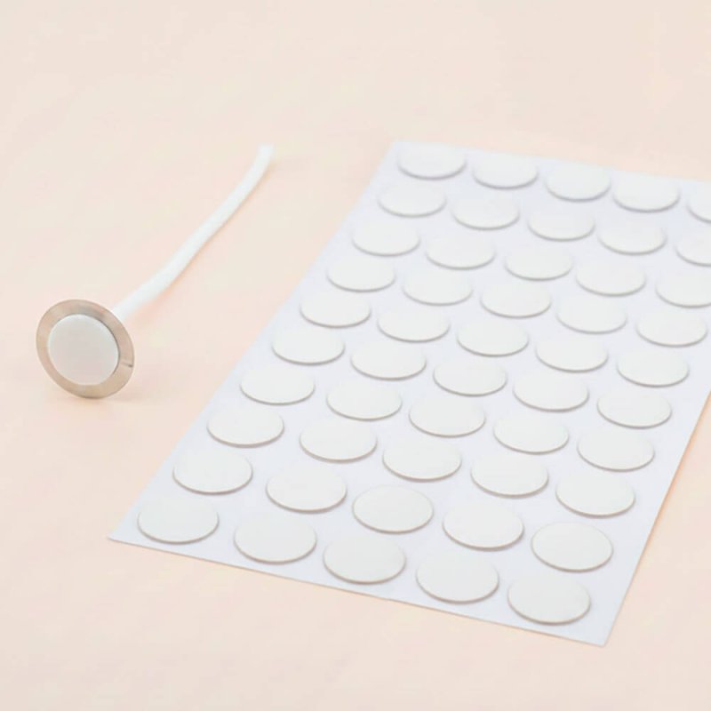 Adhesivos para portamechas medianos. Fijan la mecha en velas en vaso de forma segura y rápida. Pack de 50 unidades. ¡Compra en G