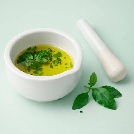 Mortero de porcelana con mano. Ideal para triturar ingredientes en cosmética natural o cocina. Disponible en dos tamaños. ¡Compr
