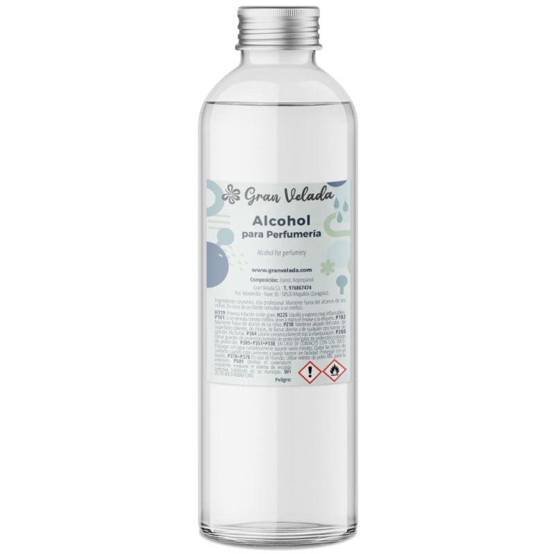 El alcohol denat se usa en cosmética y es un buen alcohol de perfumeria. Además es solvente y actúa como conservante. Lo puedes 