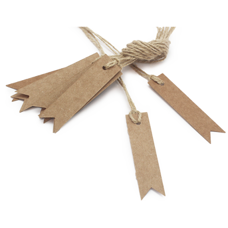 En Gran Velada puedes comprar etiquetas de carton para personalizar detalles, como este modelo en forma de banderin largo. Ampli