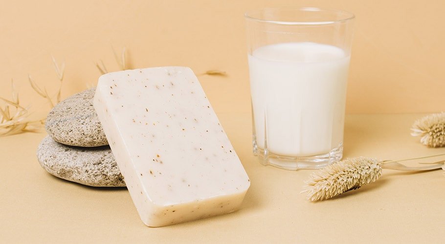 Leches aguas e hidrolatos para jabón casero